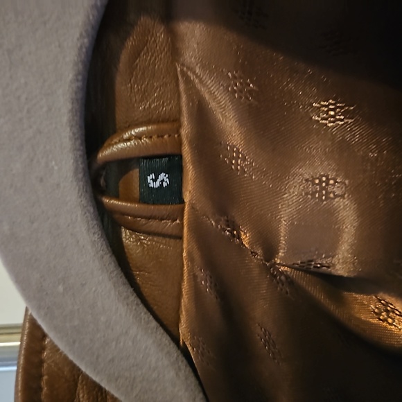 Brown leather jacket - Picture 3 of 6